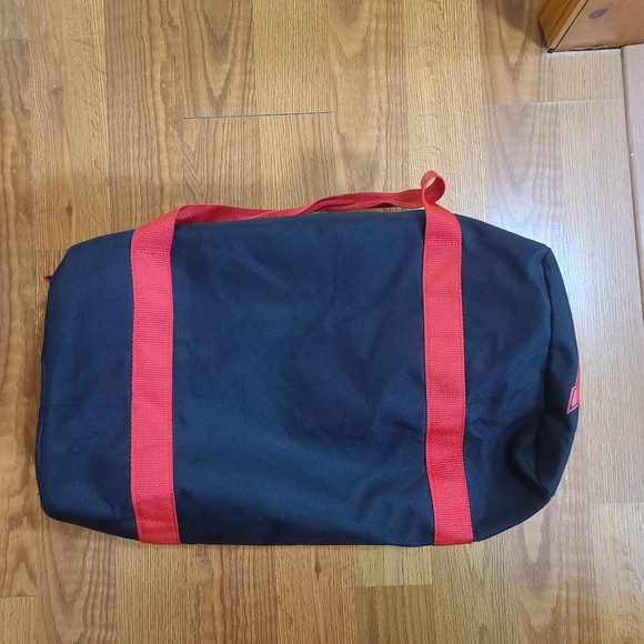 Vintage NBA Chicago Bulls Duffel Bag - Picture 2 of 10